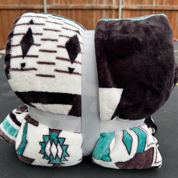 New Queen size Southwestern Aztec Print Throw Blanket,flannel black white green - Picture 3 of 3